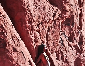 SofieMarieXXX/SM_Red_Rocks_Crevase_Study_Nude