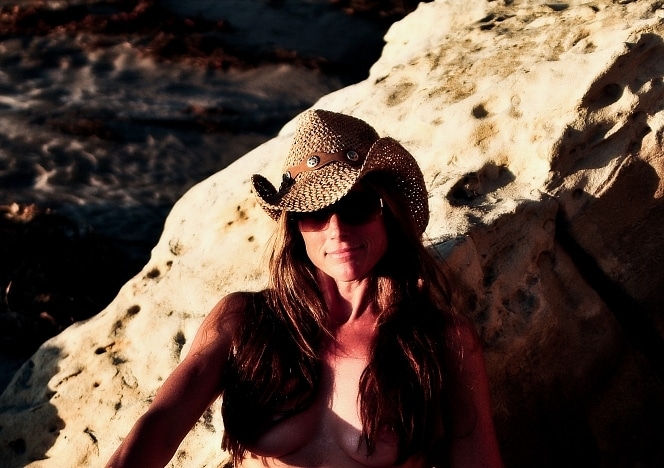 SofieMarieXXX/SM_Seated_Cowgirl_Nude_Beach